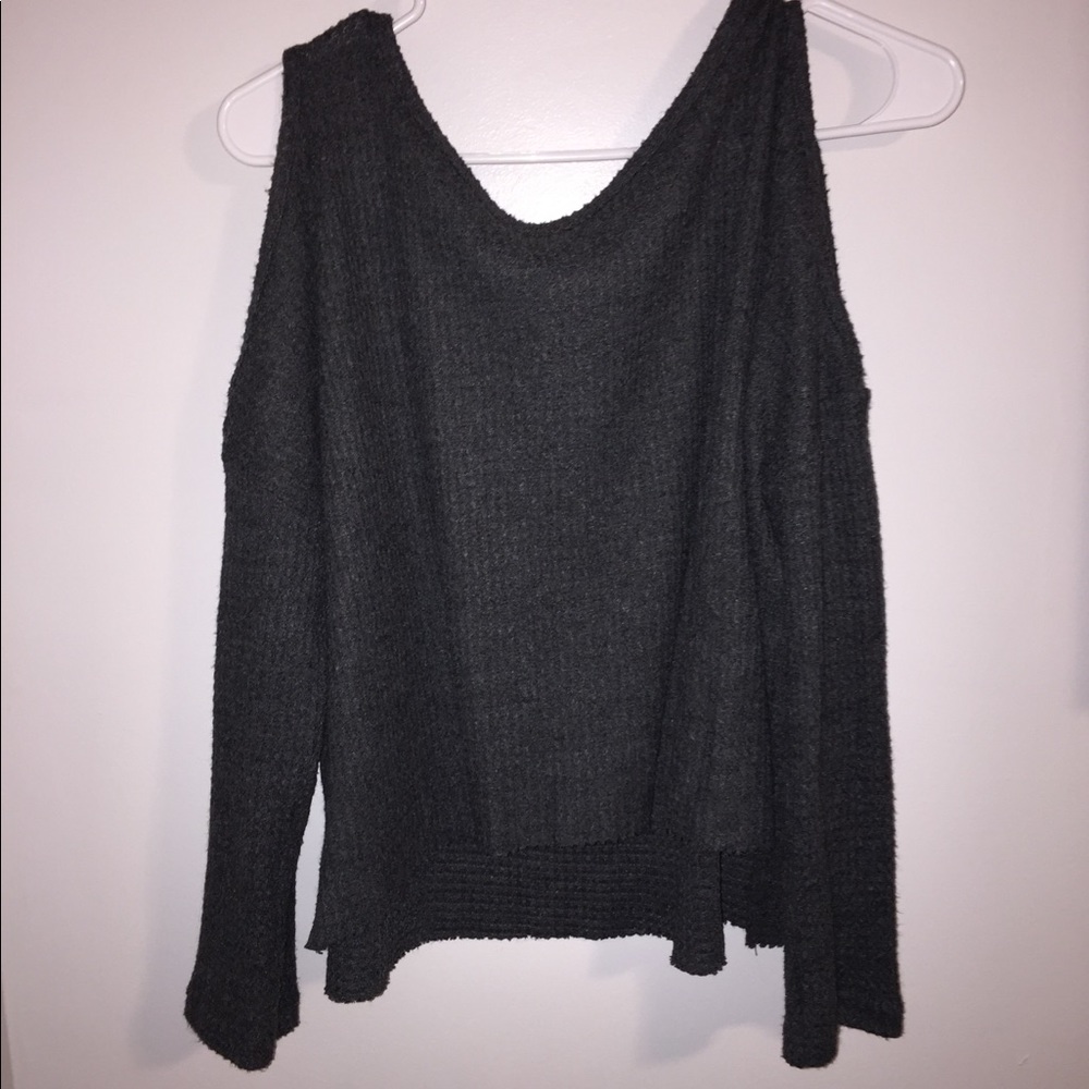 Rue21 long sleeve top with open shoulders